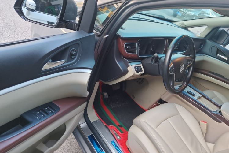 Used Buick GL8 2018 28T Luxury Model China VI Standard
