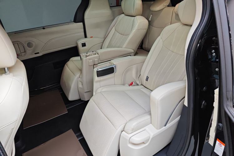 Used Toyota Granvia 2024 2.5L Hybrid Prestige ULTRA Edition
