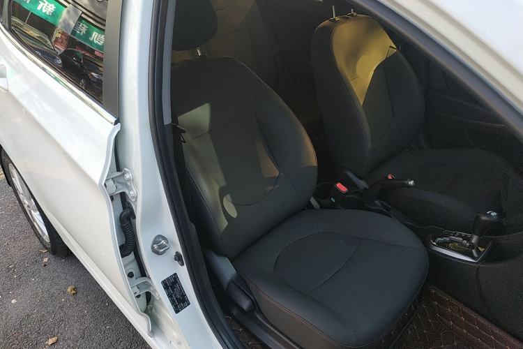 Used Hyundai Verna Ray 2016 1.4L Automatic Leading-Edge GLX Right Front Seat