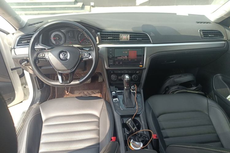 Used Volkswagen Lamando 2019 280TSI DSG Comfort Edition China VI standard Center Console