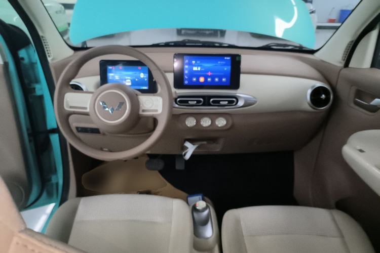 Used Wuling Hongguang MINIEV 2025 Four-Door Version Premium Edition Center Console