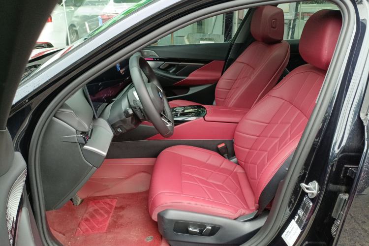 Used BMW 5 Series 2024 525Li M Sport Package Left Front Seat