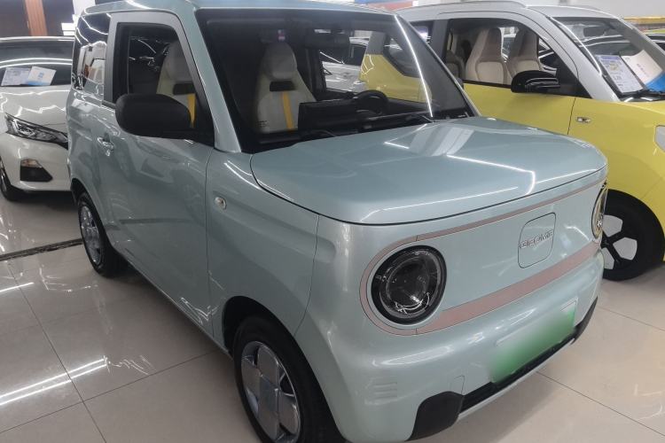 Used Geely Galaxy Panda 2023 Panda Mini 200km Endurance Bear Front Right 45 Deg