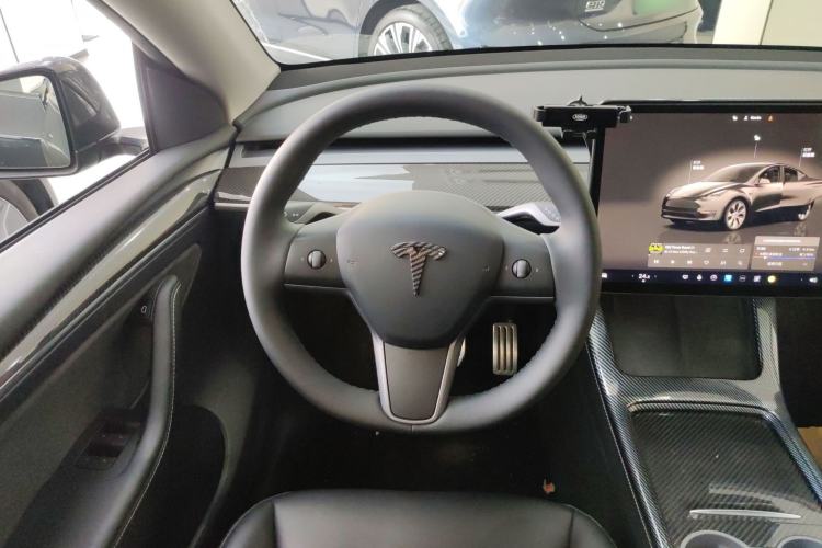 Used Tesla Model Y 2022 Long-Range All-Wheel-Drive Version Steering Wheel