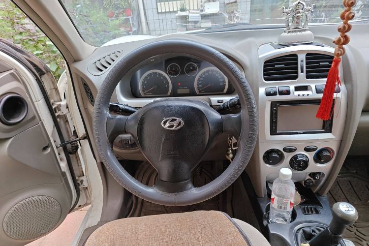 Used Huatai Santa Fe Classic 2012 2.0L Gasoline Manual Two-Wheel Drive with Sunroof
