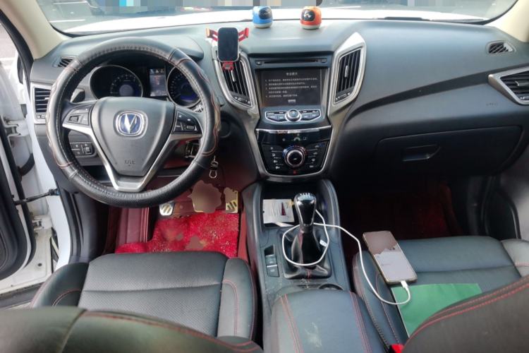 Used CHANGAN CS75 2014 2.0L Manual Luxury Version China IV Standard Center Console