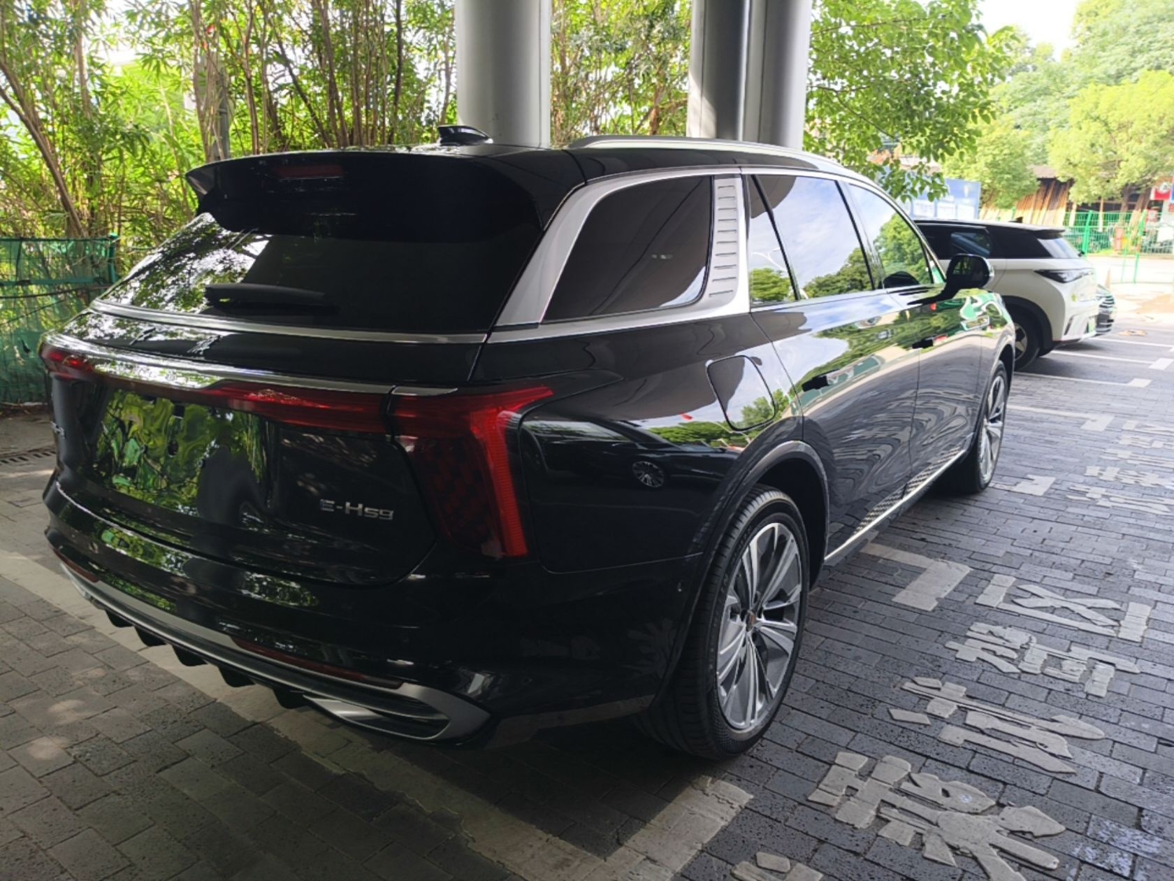 Hongqi E-HS9 2022 690 km Range Flagship Edition Six Seats — снимка 6