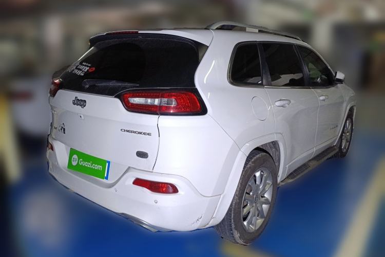 Used Jeep Cherokee 2017 2.4L Professional Smart Edition Rear Right 45 Deg