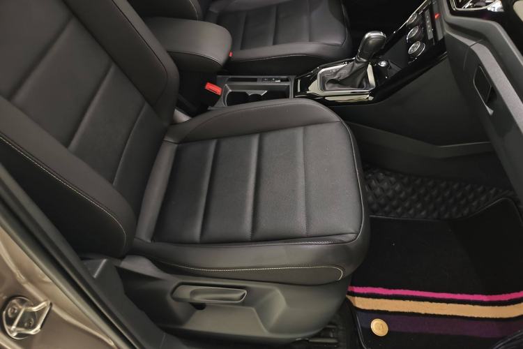 Used Volkswagen T-ROC 2020 280TSI DSG Two-Wheel Drive Comfort Version