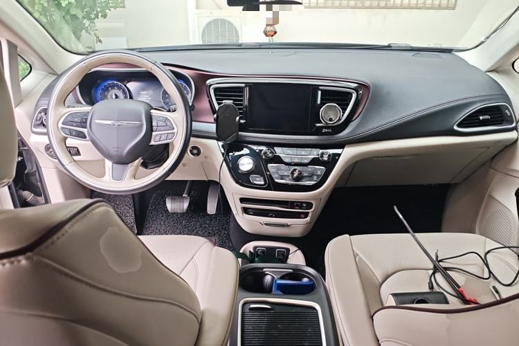 Used Chrysler Grand Voyager 2017 3.6L Premium Edition