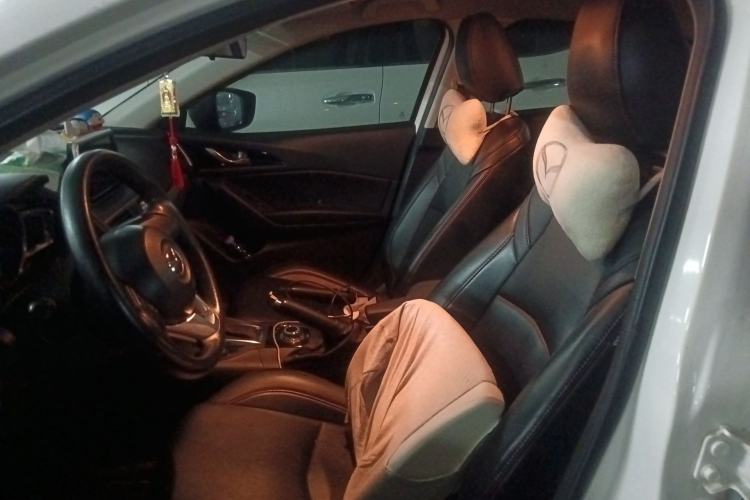 Used Mazda 3 Axela 2014 Sedan 1.5L Automatic Comfort Model
