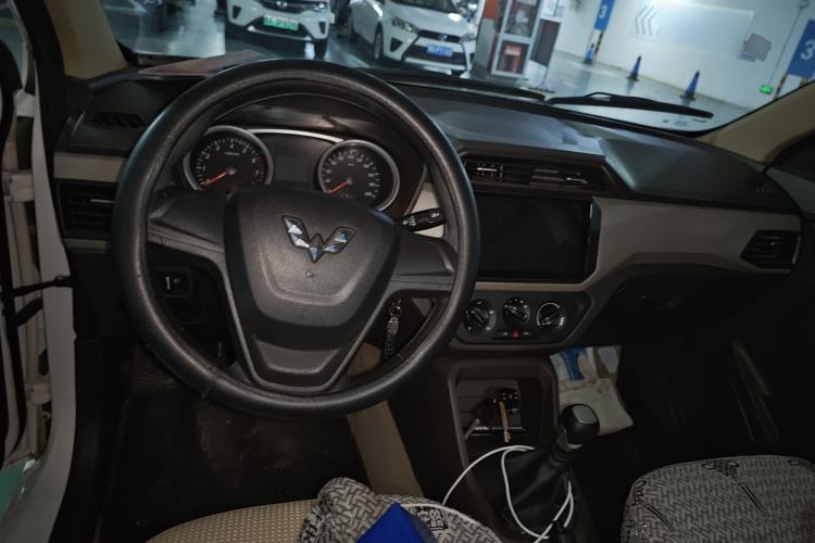 Used Wuling Hongguang 2019 1.5L S Basic Version China VI Standard LAR Center Console