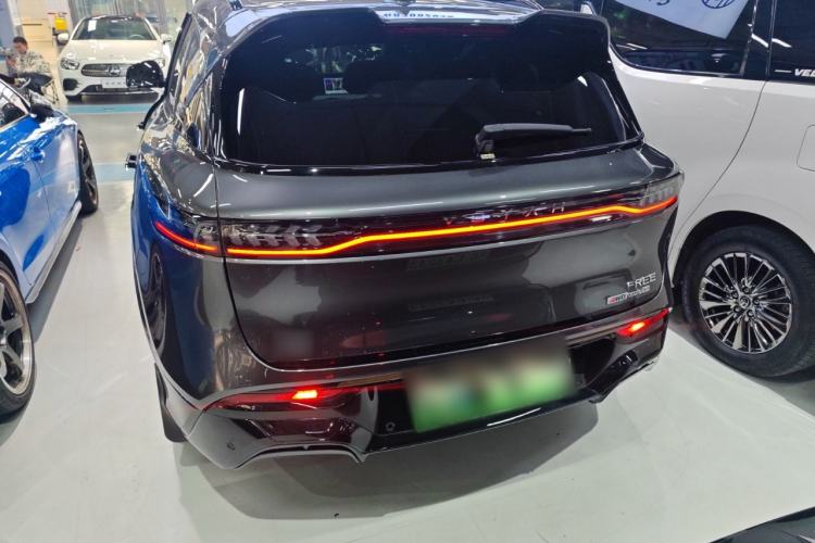 Used VOYAH FREE 2025 318 259 km All-Wheel-Drive Exploration Edition
