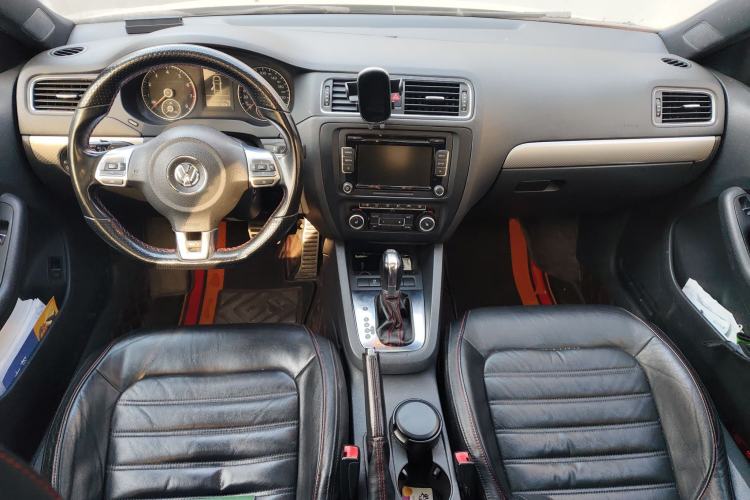 Used Volkswagen Sagitar 2013 2.0 TSI GLI Center Console