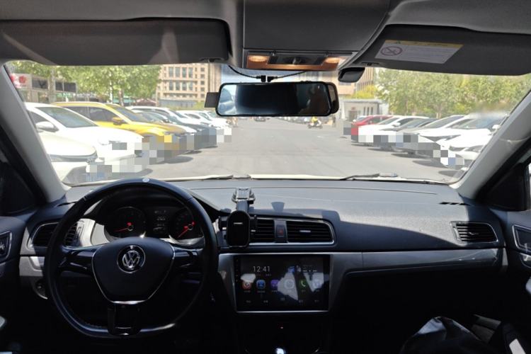 Used Volkswagen Lavida 2015 1.6L Automatic Comfort Edition Center Console