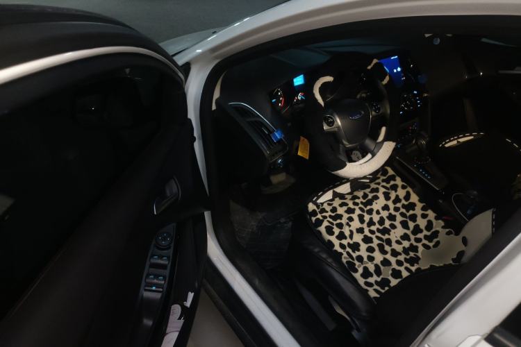 Used Ford Focus 2012 Sedan 1.6L Automatic Fashion Edition Driver Seat