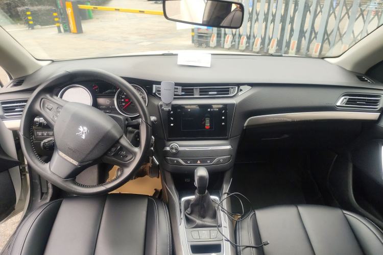 Used Peugeot 408 2016 1.6T Automatic Luxury Edition Center Console