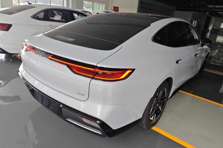 Used Geely Galaxy E8 2024 550 km Range Rear-Wheel-Drive PRO