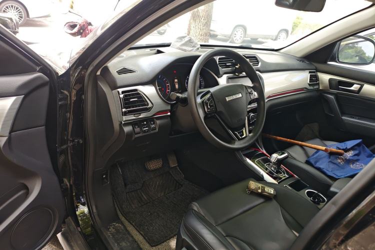 Used Haval H2 2018 Chuanxiang Edition Blue Badge 1.5T Dual-Clutch Two-Wheel Drive Fashionable Model Driver Seat