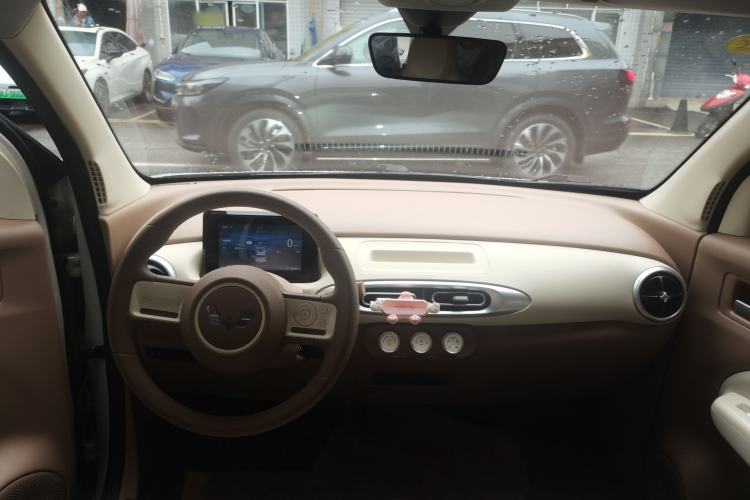 Used Wuling Hongguang MINIEV 2025 Four-Door Version Advanced Edition Center Console