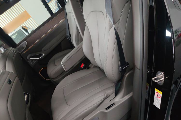 Used Denza N9 2025 Flagship Model
