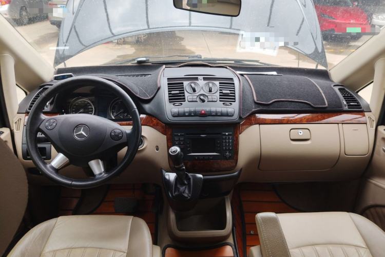 Used Mercedes-Benz Viano 2013 3.0L Comfort Edition Center Console