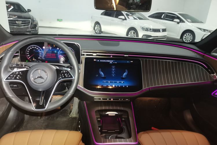Used Mercedes-Benz E-Class 2024 Refresh E 300 L Stylish Edition Center Console