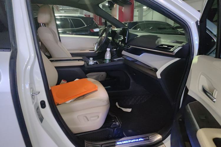 Used Toyota SIENNA 2021 2.5L Hybrid Ultimate Edition Right Front Seat