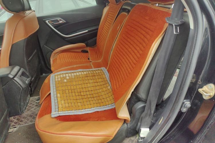 Used JMC Yusheng S350 2013 2.0T Manual 4x4 Gasoline Luxury Edition 5 Seats Left Rear Seat