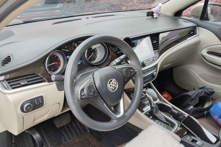 Used Buick Verano 2018 Sedan 15S Automatic Leading Model Center Console