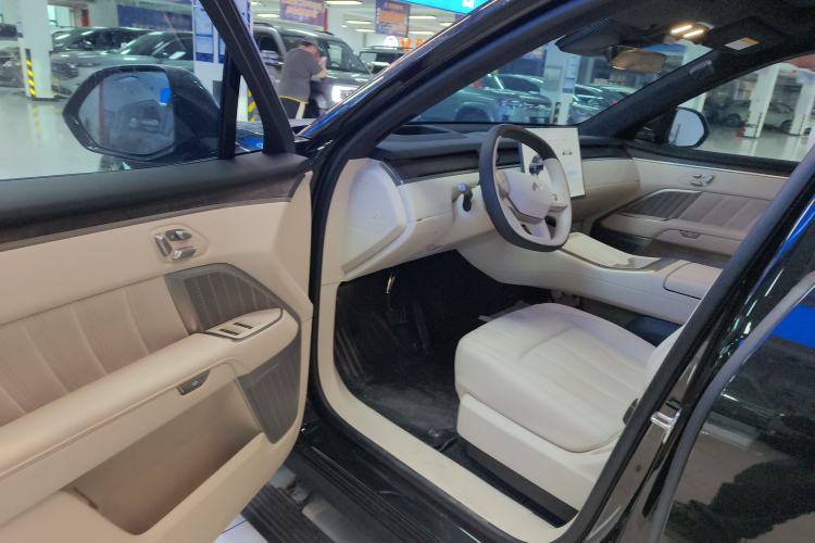 Used ONVO Luxeed L90 2025 Model—Max Six-Seater Version