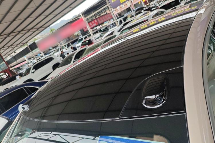 Used ONVO Luxeed L90 2025 Model—Max Six-Seater Version Roof