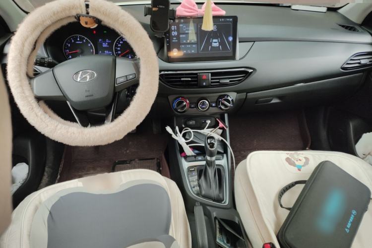 Used Hyundai Celesta 2018 1.6L Automatic GL Enjoyment Edition China VI compliant Center Console