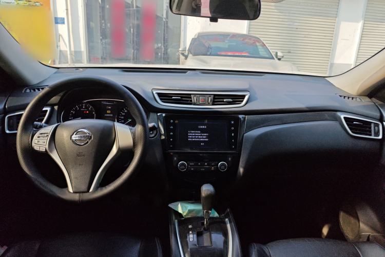 Used Nissan X-Trail 2014 2.5L CVT Leading Edition 4WD
