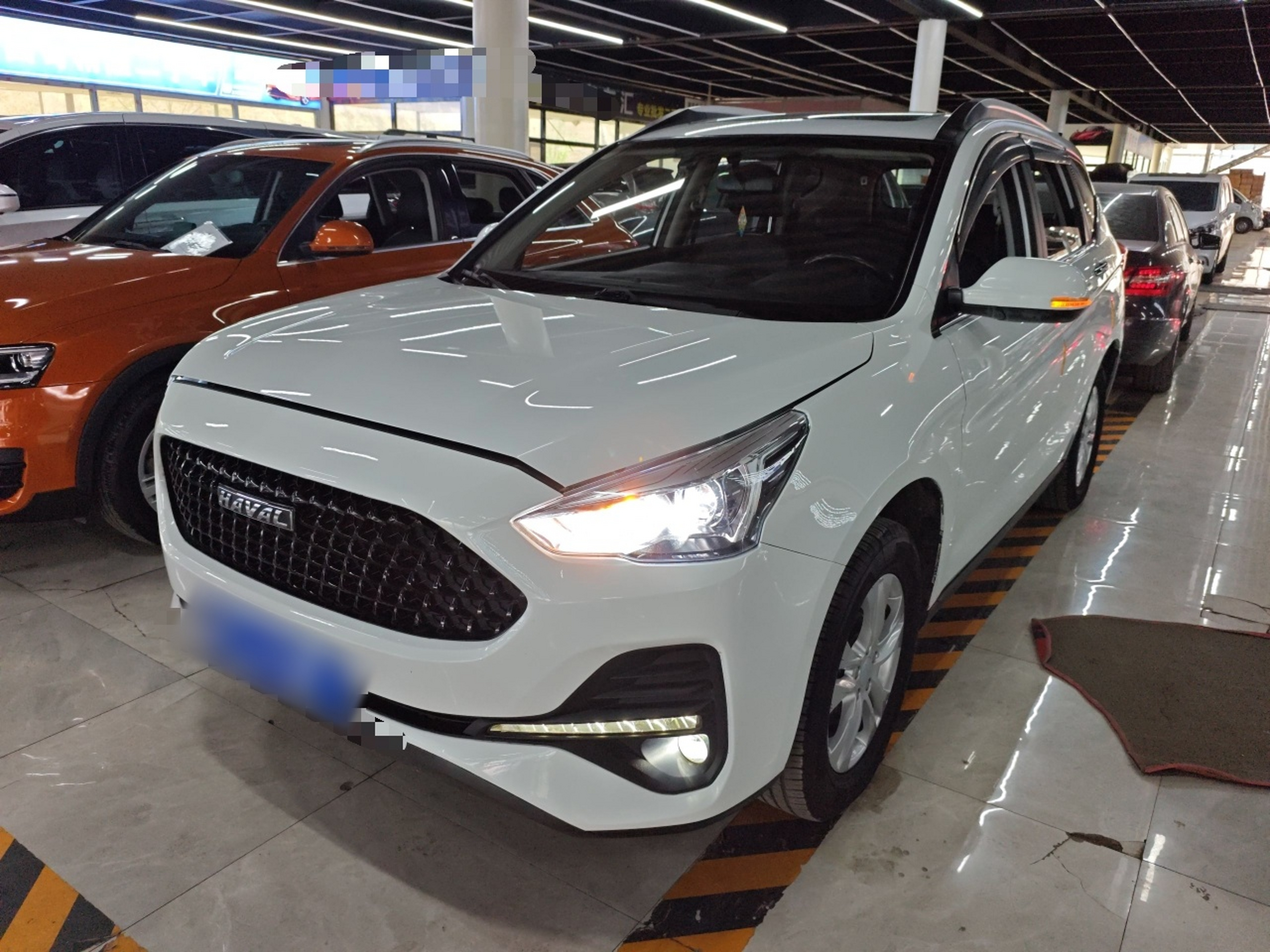 Под передней частью автомобиля