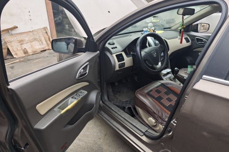 Used Baojun 630 2011 1.5L manual Elite version
