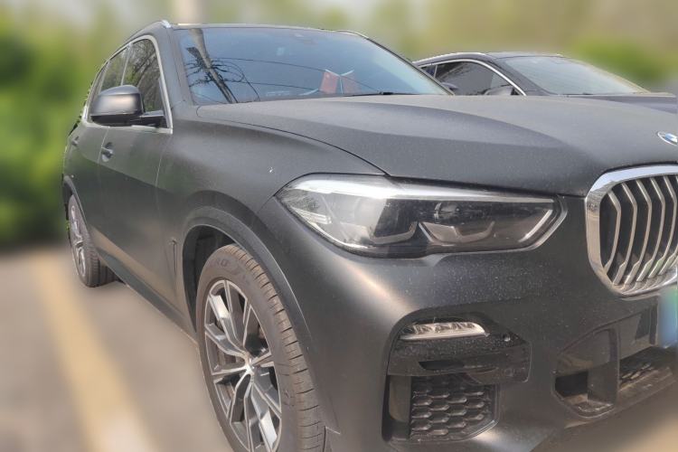 Used BMW X5 2020 xDrive30i M Sport Package Front Right 45 Deg