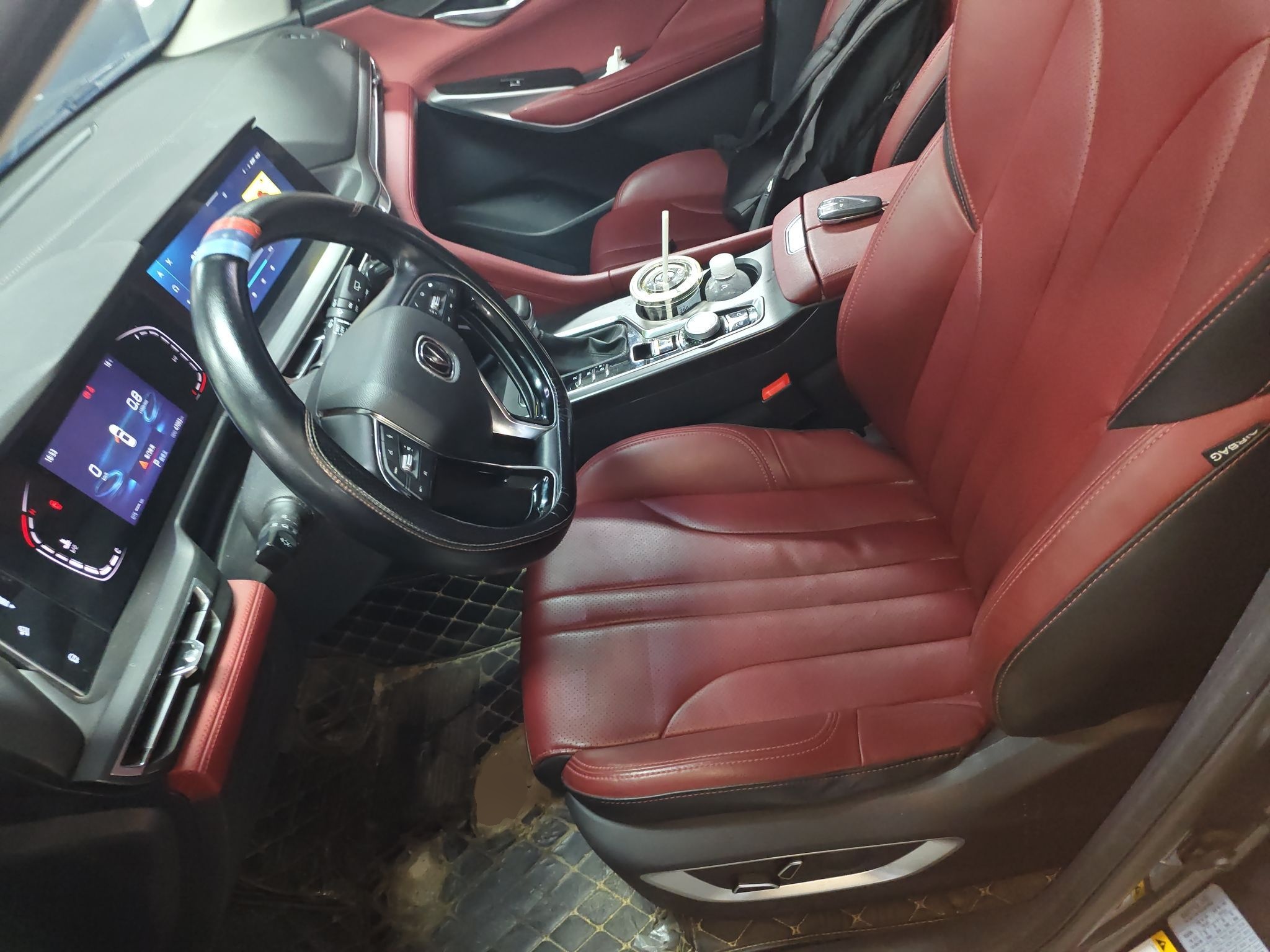 Переднее сиденье в автомобиле