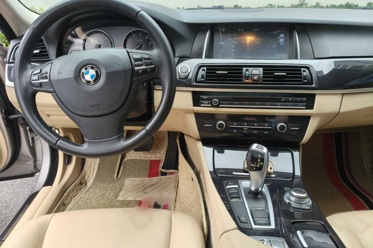 Used BMW 5 Series 2014 520i Elegant Edition Interior 7