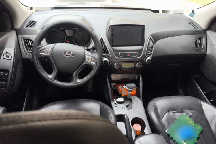 Used Hyundai ix35 2015 2.0L Automatic 2WD Smart Version China V Standard Center Console