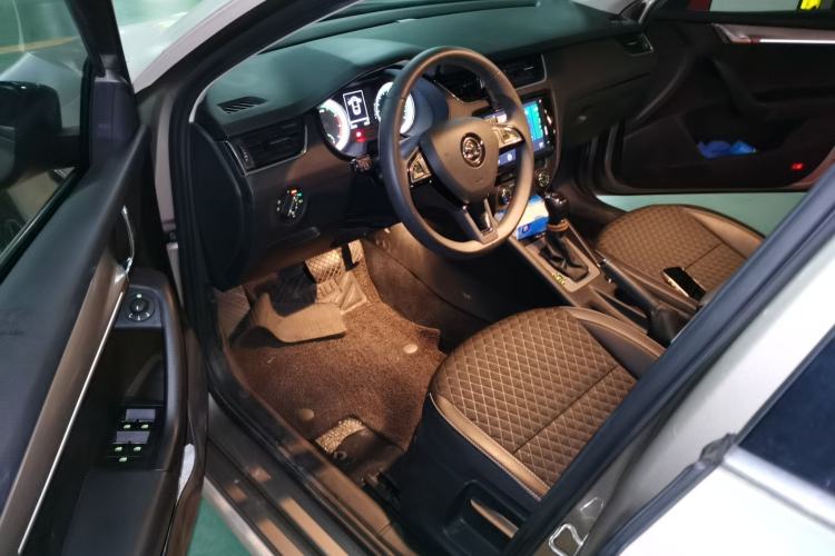 Used Skoda Octavia 2019 TSI280 DSG SmartDrive Luxury Edition China VI Driver Seat