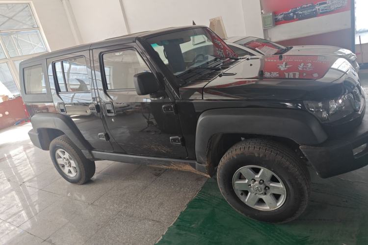 Used BAIC Off-Road BJ40 2016 40L 2.0T Manual Two-Wheel Drive Luxury Edition Exterior 2