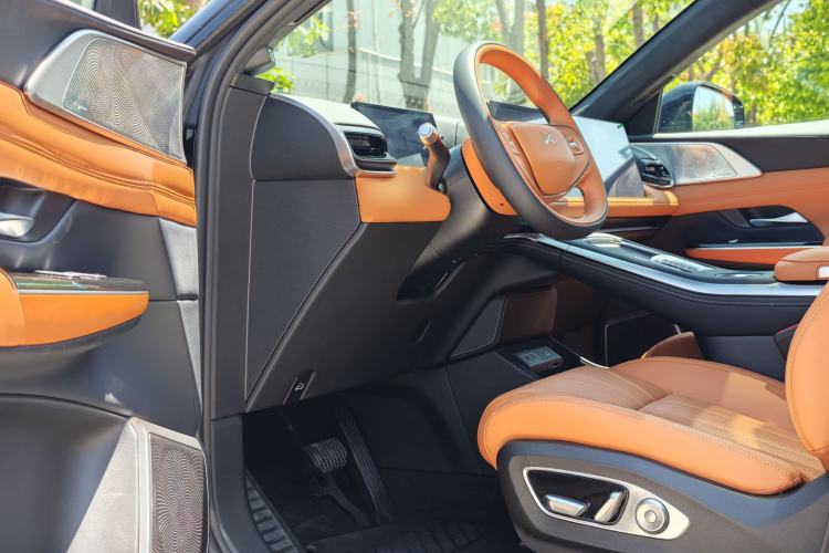 Used XPeng G9 2025 625 Long-Range Max Interior 5