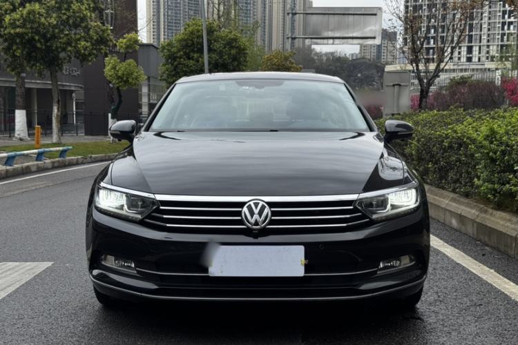 Used Volkswagen Magotan 2018 Facelift 330TSI DSG Luxury Model Exterior 3