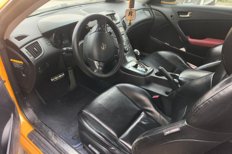 Used Hyundai Genesis Coupe 2009 2.0T Automatic Deluxe Edition Left Front Seat
