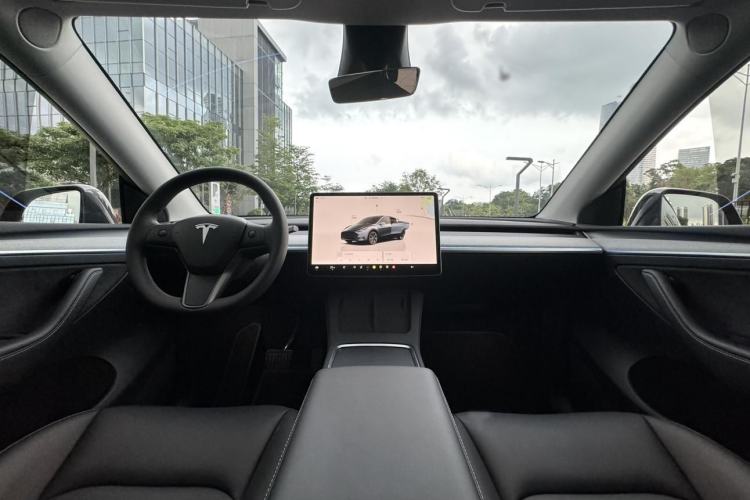Used Tesla Model Y 2024 Rear-Wheel-Drive Version Interior 2