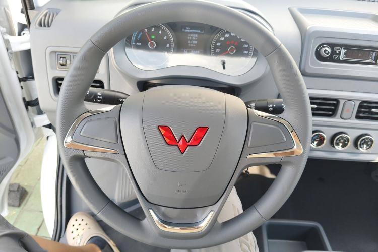 Used Wuling Yangguang 2025 Model 400km Bus Edition—Comfort Edition
