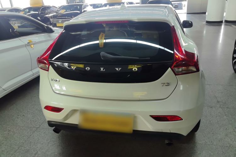 Used Volvo V40 2017 T3 Zhiyi Edition
