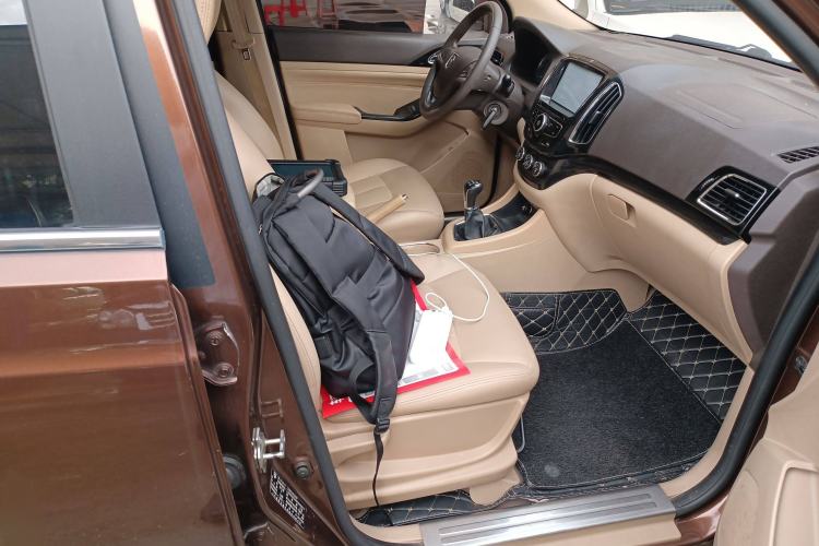 Used Baojun 730 2014 1.5L manual Comfort version 7 seats
