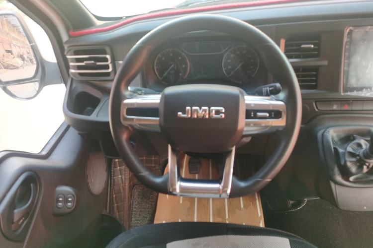 Used JMC Fushun 2022 2.0T Manual Multi-Function Passenger Vehicle Short Wheelbase Low Roof 6-Seater
